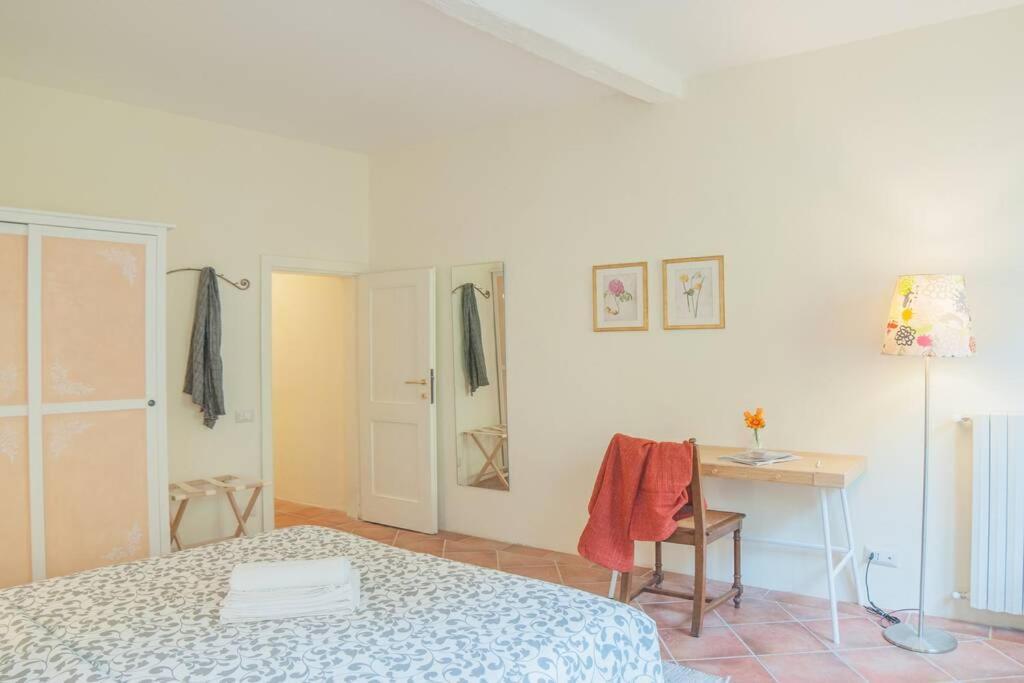 Апартаменты Cozy Macci Flat 4 People Near Santa Croce Square Флоренция Экстерьер фото