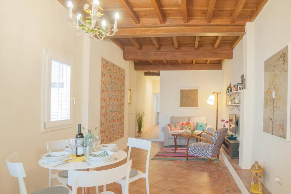 Апартаменты Cozy Macci Flat 4 People Near Santa Croce Square Флоренция Экстерьер фото